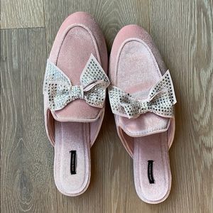 NWOT Victoria’s Secret Pink Velvet Slippers Small